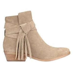 NWOT GUESS Booties